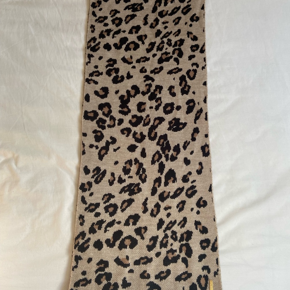šLAST CHANCEš Calvin Klein scarf - Picture 7 of 8